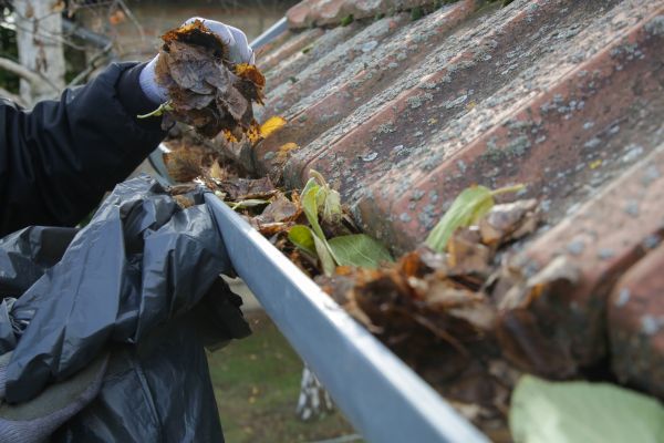 Commercial Gutter Unclogging in White Lake